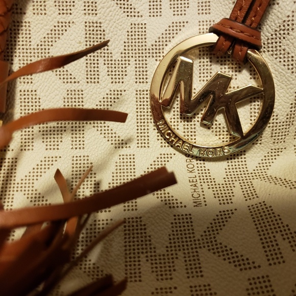 Michael Kors Signature Jet Set - Picture 3 of 4